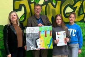 2023 Neunkirchen Preisträgerin Kavalina Filbert + Claudia Henrich, Ingo Schultze-Schnabl, Melanie Büdenbender 2023 Neunkirchen Preisträgerin Kavalina Filbert + Claudia Henrich, Ingo Schultze-Schnabl, Melanie Büdenbender